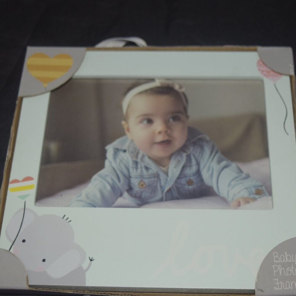 Gender-neutral baby frame 4x6 NIB